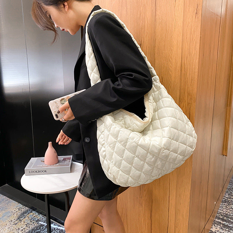 Aurra Tote