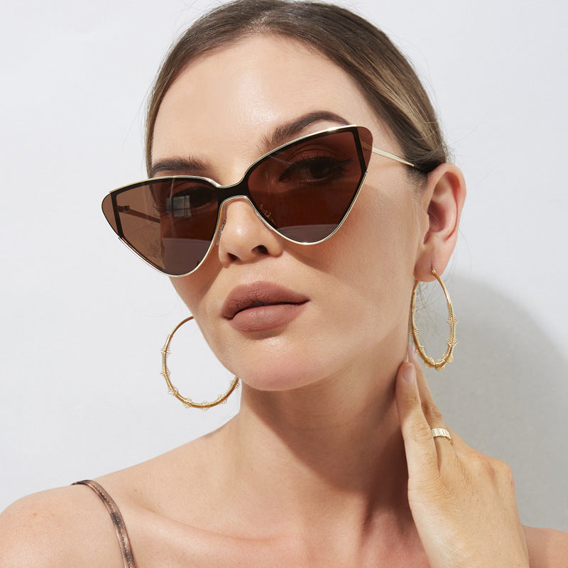 Feline Luxe Curve